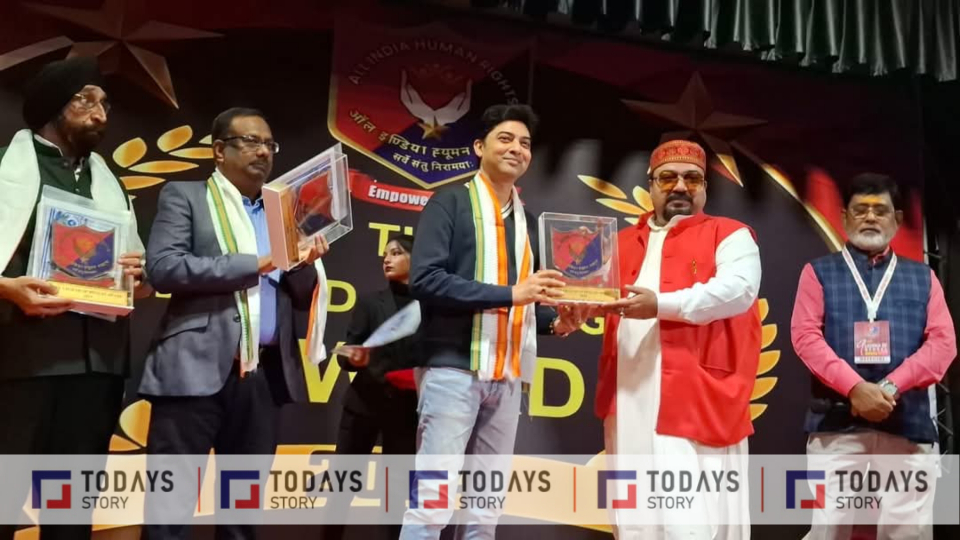 ‘দ্য লিজেণ্ড অফ বেঙ্গল অ্যাওয়ার্ড’ অনুষ্ঠানে চাঁদের হাট, এবারে ১০ বছর